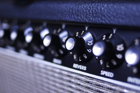 ギターアンプのプリアンプとパワーアンプって違いは何ですか？